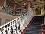 Der Treppenaufgang im Hotel